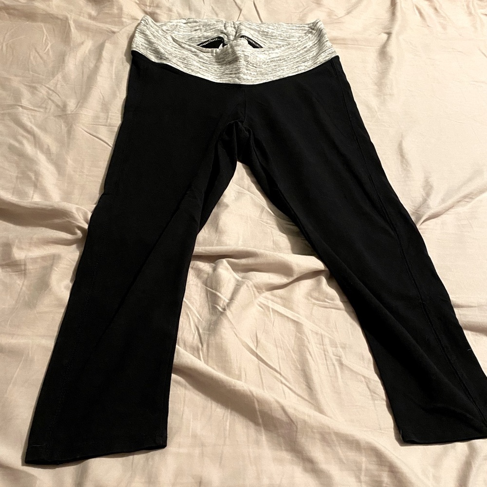 Motherhood Maternity Small cropped leggings